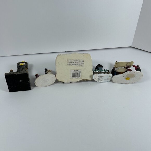 Lot Of 5 Christmas Village Figures Carolers Clock Tower Santa Parade Wedding - Picture 12 of 13